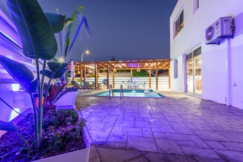 Black Swan Villa