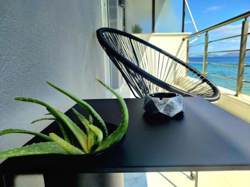 BLACK & WHITE SeaSide House Kalamia
