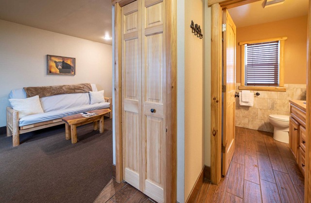 Blackbear Lodge at The Totem Lodges