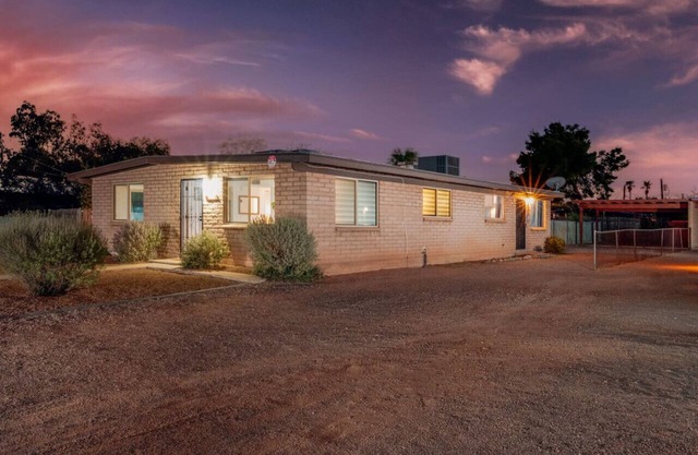 Blacklidge Compound (Deepak & Jackie)