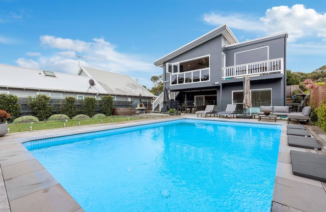 Blair Rise - large 6 bedroom home with solar heating swimming pool