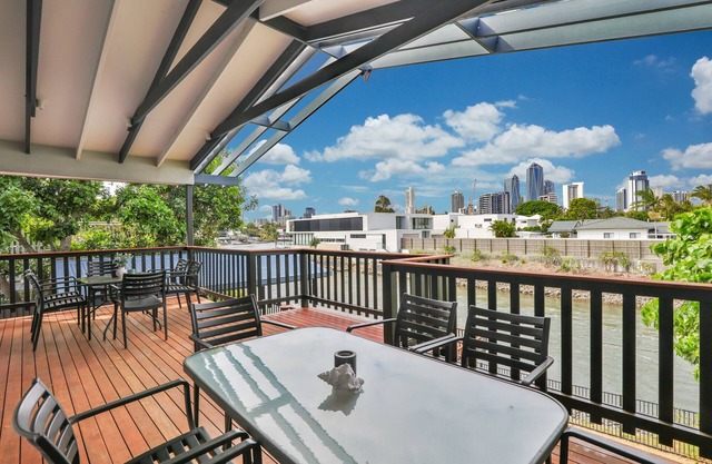 Bliss At Broadbeach - Large canal facing property