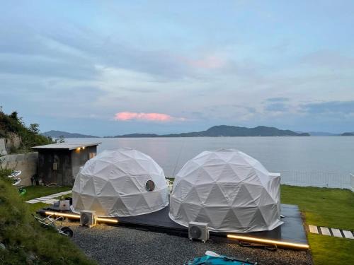 bLOCAL Sugawa House - Exclusive Beach Front Domes