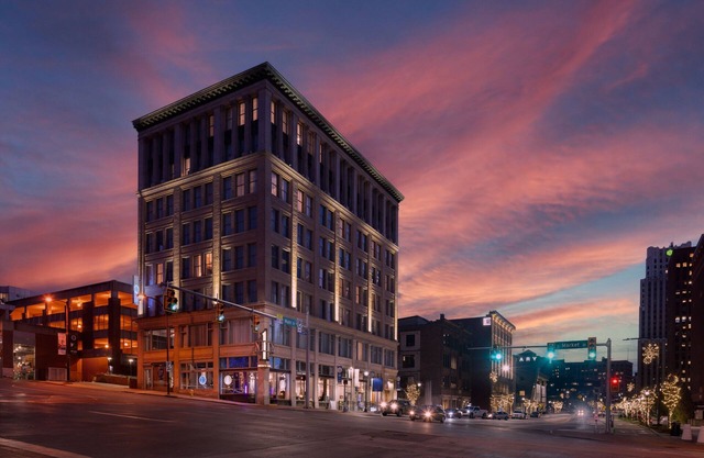 BLU-Tique, Akron, a Tribute Portfolio Hotel