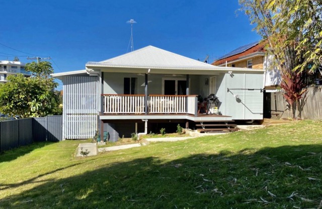 Blue Beach House – Unwind at this stunning beachside cottage in Kings Beach