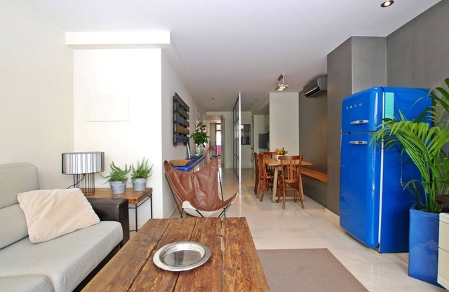 Blue fridge apartmen · Ideal for couples, near beach and well connected