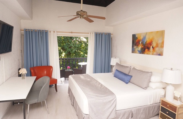 BLUE HAVEN 1- STUDIO CONDO near BEACHES W/POOL