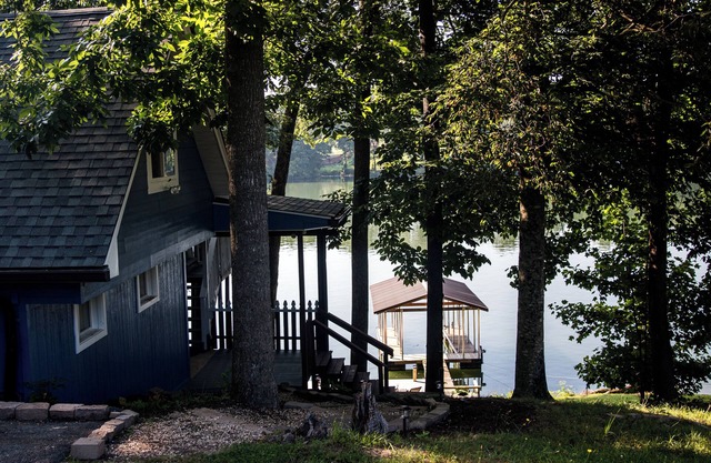 Blue Lake Haven - Boone Lakefront Cottage w/Dock!