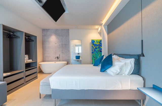'Blue' Room with Mountain View, Shared Terrace and Air Conditioning