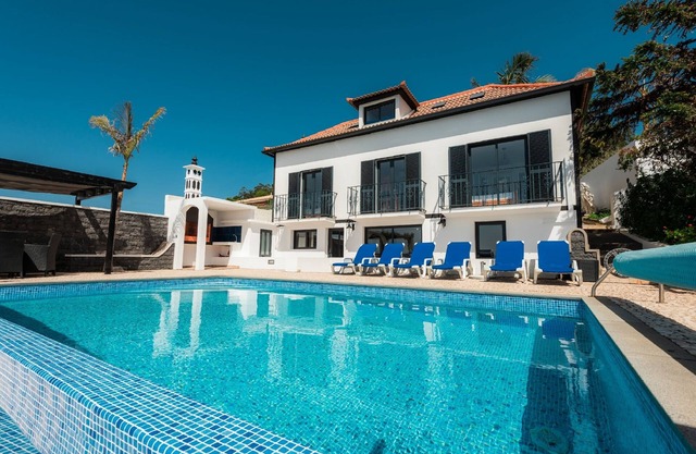Blue Sea Villa. Private Heated Pool. Magnificent Ocean view. Quiet. Garden. AC