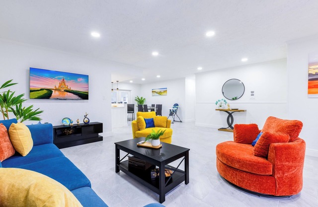 Blue Villa- 8 PAX-Heated Pool-BBQ -Top Area. Close to Orlando’s Top Attractions.