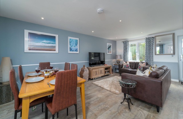 Blue Water – Sleeps 5 – Parking – Dog Friendly (Max Two) – Outside Space