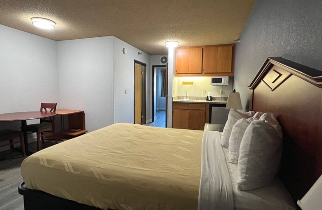 Blue Way Inn and Suites Eagan - 2 Queen Bed Non Smoking