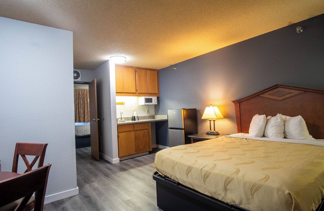 Blue Way Inn Eagan Extended Stay - 1 King Bed Non Smoking