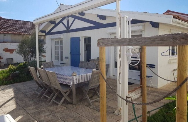 BLUE WHITE HOUSE BISCA-PLAGE