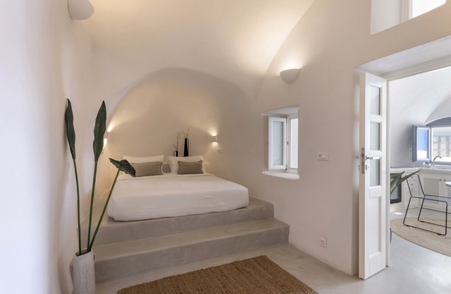 Bluedome Suite with Hot Tub