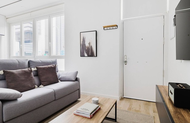 Blueground | Castilla, AC & w/d, nr Retiro