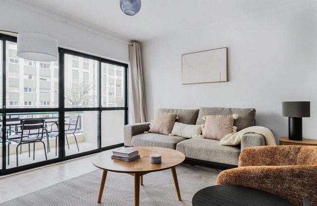 Blueground | Oeiras 2bd apartment