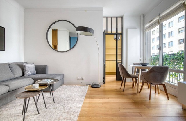 Blueground | Porte Dauphine, near shops & food