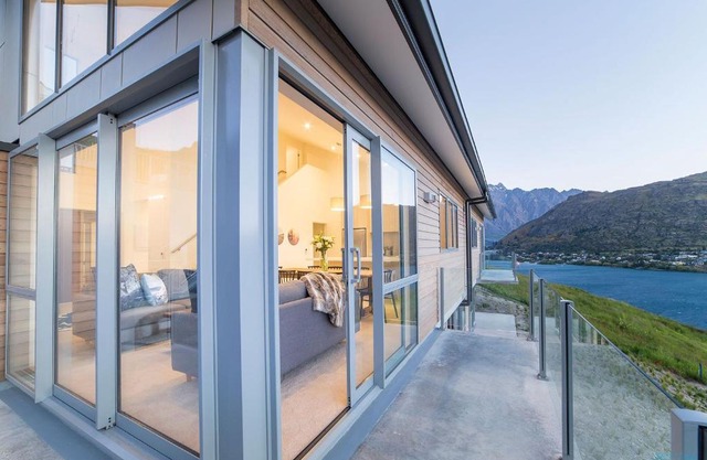 Bluewater Queenstown - Stunning Lake Views