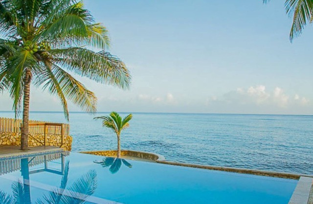 BluWaves ~ Oceanfront Condo minutes from Ocho Rios