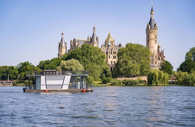 Boat 'Hausboot Explorer' with Lake View and Private Terrace