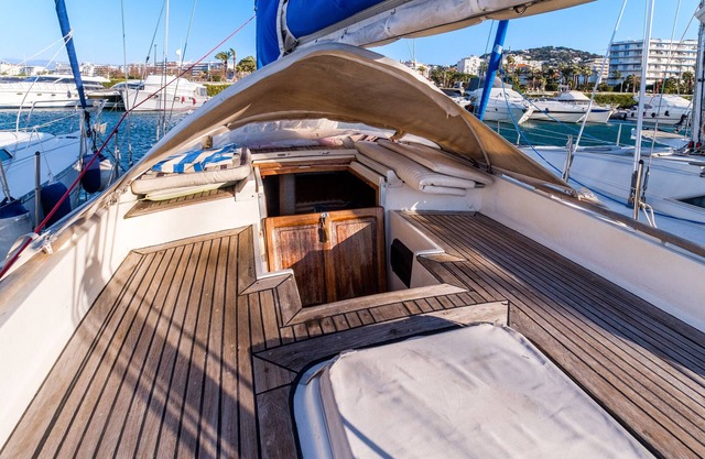 Boat "Voilier de 12 m à Quai Port Canto" with Wi-Fi & A/C