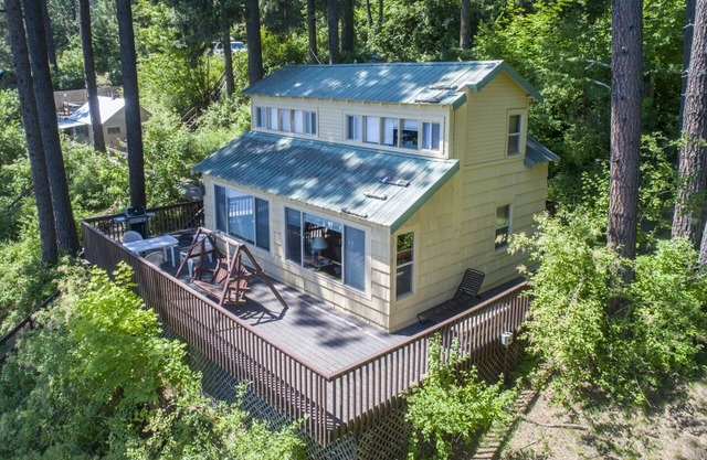 BOATDOCK W/2 SLIPS,WATER TRAMPOLINE, FLOATING ISLAND,SHUFFLEBOARD,GAMEROOM