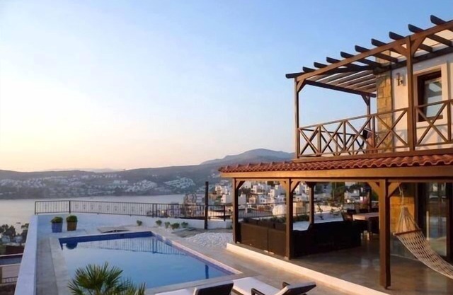 "Bodrum'da Lüks Konaklama: 4+1 Özel Havuzlu Villa ve Tatil Keyfi!" 230m2