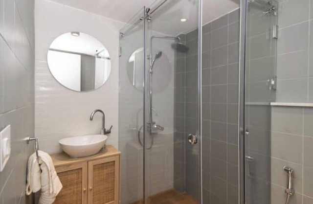 Bohemian Chic Apt 1 BDR, Achrafiyeh Hotel Dieu Str