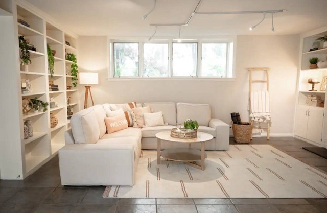 Boho-chic home by Lake Bde MakaSka; Fully stocked; Kids & Pet friendly!