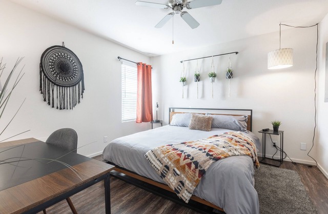 Boho Chic in Overland Park Free Parking Fast Wifi Dedicated Workspace