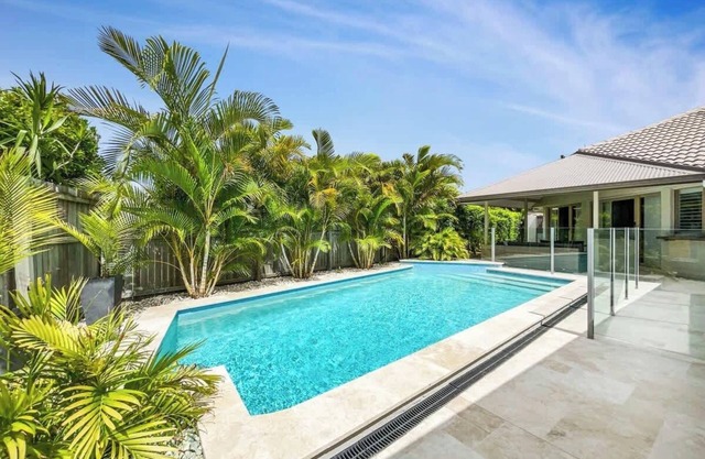 Bokarina Pool House: Relaxed Coastal Living