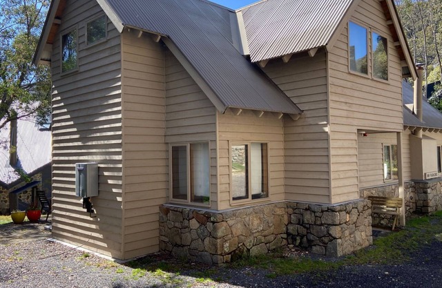 Bollygums - Nestled in wooded area of Thredbo