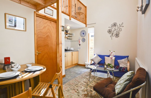 Bonny Barn - One Bedroom House, Sleeps 3