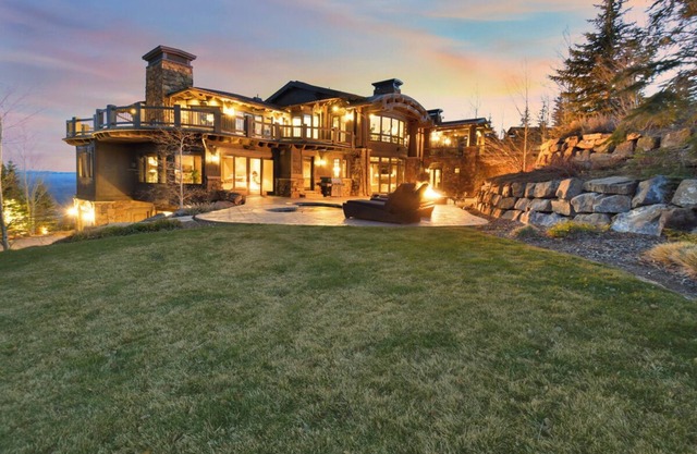 Book for a Winter Getaway! Ultra Luxe Ski Chalet! Heated pool! Ski lounge! Theater! DJ booth!