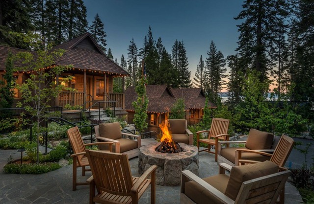 Book For Fall! Romantic Cottage near Beach and Homewood Mountain Resort