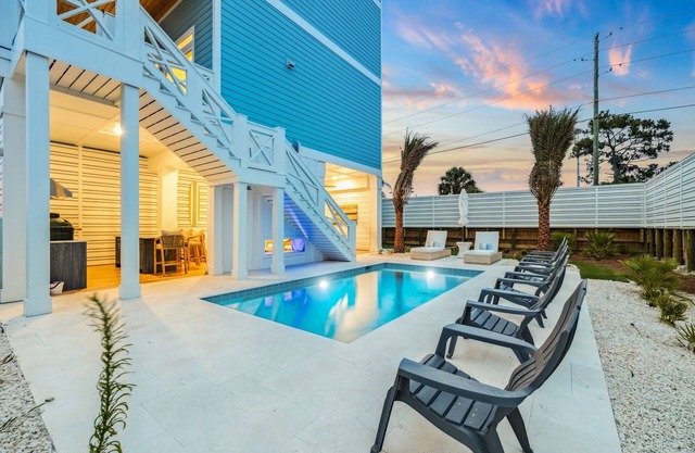 Book Now for Fall Stays! Across from the Beach! Dogs Allowed! Private Pool! Pool Table! Cornhole!