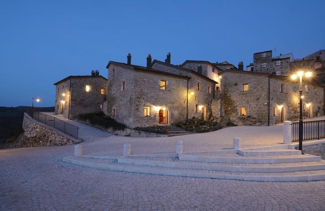 Borgotufi Albergo Diffuso