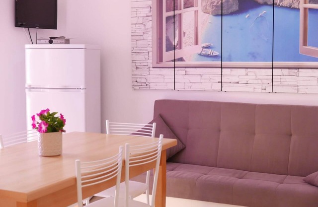 Boschetto two-room flat with air conditioning a few steps away from the beach