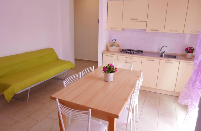Boschetto two-room flat with air conditioning a few steps away from the beach