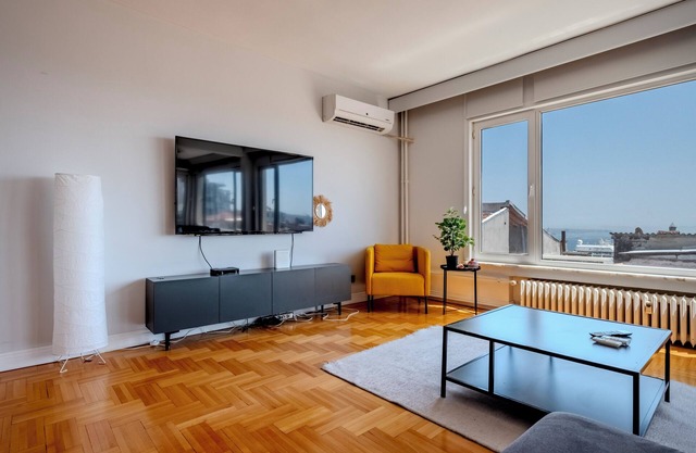 Bosphorus View with Spacious 5-bedroom apartment in amazing Istanbul with AC