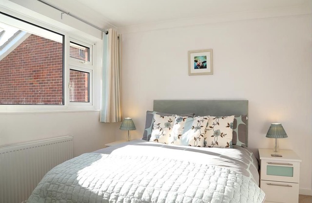 Botany Bay House - a house that sleeps 6 guests in 3 bedrooms