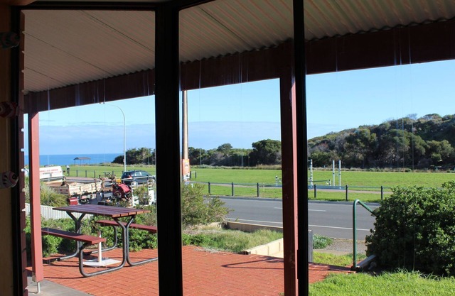 Bott Beach Retreat 