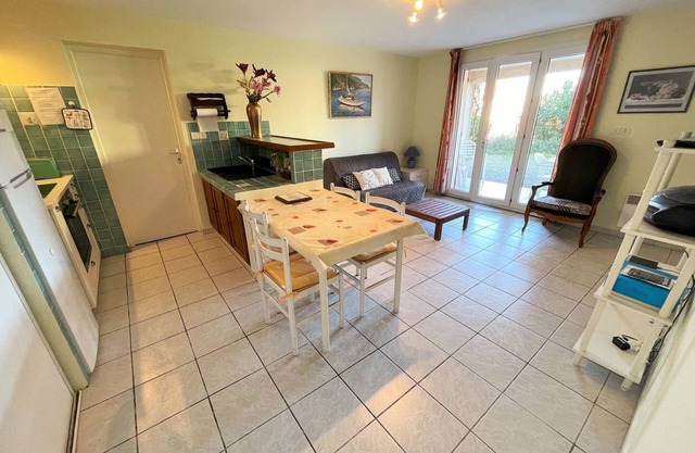 Bottom of villa close to all amenities