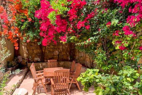 Bougainvillea Breeze & Marina View - Happy Rentals