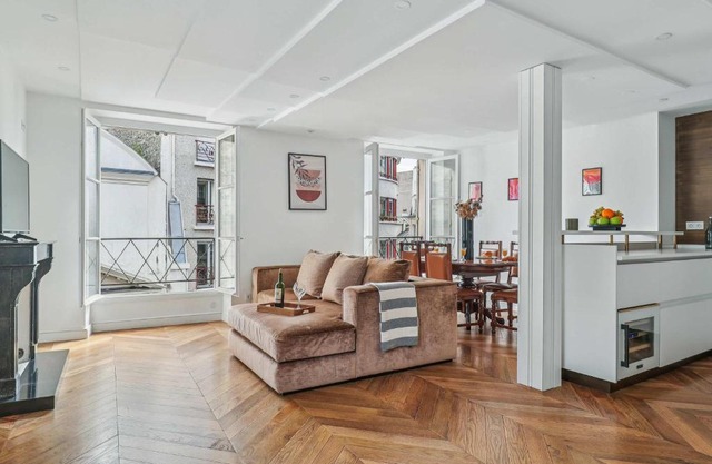 Boulevard Saint-Germain & Orsay Museum - 1BR - Paris Vacation Rental