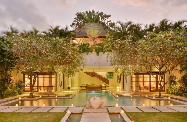 Boutique 8BR Luxury Villa Located In Eat St, Seminyak! 7Min Walk To The Beach!