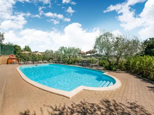Boutique Cottage in Poggibonsi with Pool