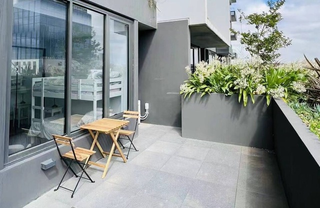 BoxHill Super2B2B Apt+XLBalcony WithView+FreeParking+Pool&Gym&Sauna